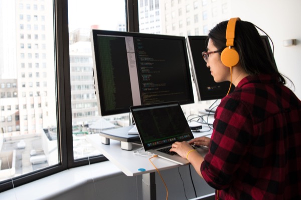 Custom software vs off-the-shelf: how to decide what's right for your business